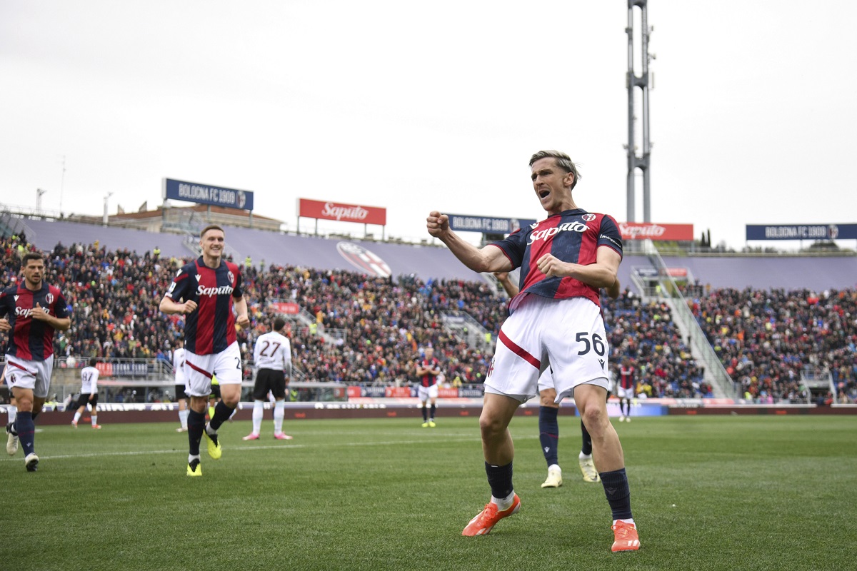 Bologna's Alexis Saelemaekers celebrates after scoring the 2-0 goal during the Italian Serie A soccer match between Bologna and Salernitana at the Renato Dall'Ara Stadium in Bologna, Italy, Monday, April 1, 2024. (Massimo Paolone/LaPresse via AP)