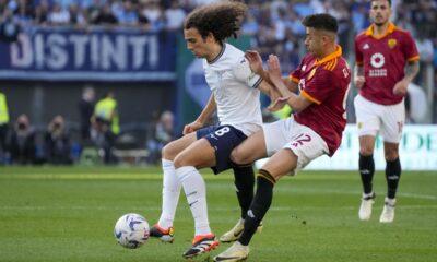 Lazio's Matteo Guendouzi, left, duels for the ball with Roma's Stephan El Shaarawy during a Serie A soccer match between Roma and Lazio, at Stadio Olimpico, in Rome, Italy, Saturday, April 6, 2024. (AP Photo/Gregorio Borgia)