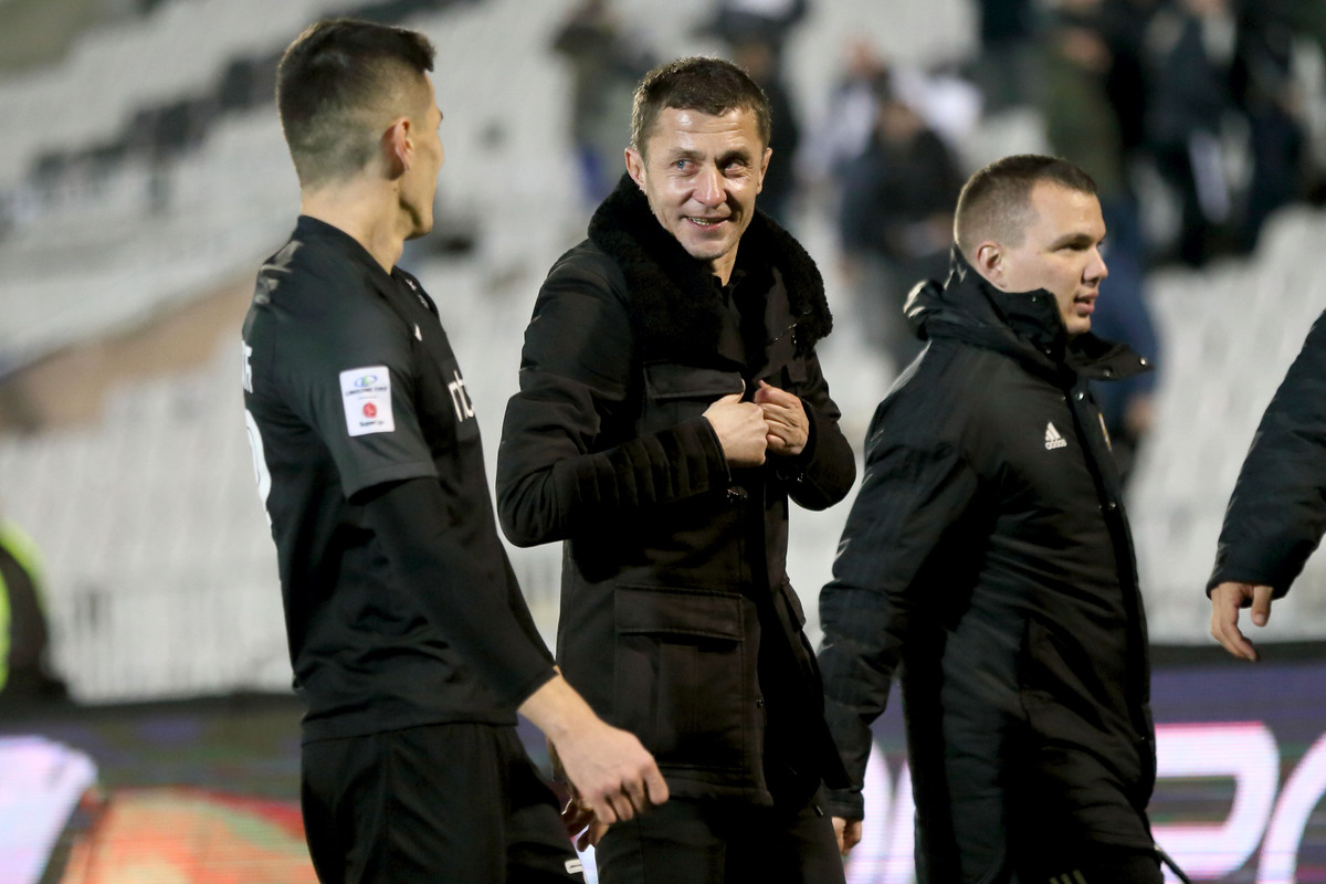 SASA ILIC trener fudbalera Cukarickog na utakmici Superlige Prvenstva Srbije protiv Partizana na stadionu Partizana, Beograd 31.10.2021. godine Foto: Marko Metlas Fudbal, Partizan, Superliga Prvenstvo Srbije, Cukaricki