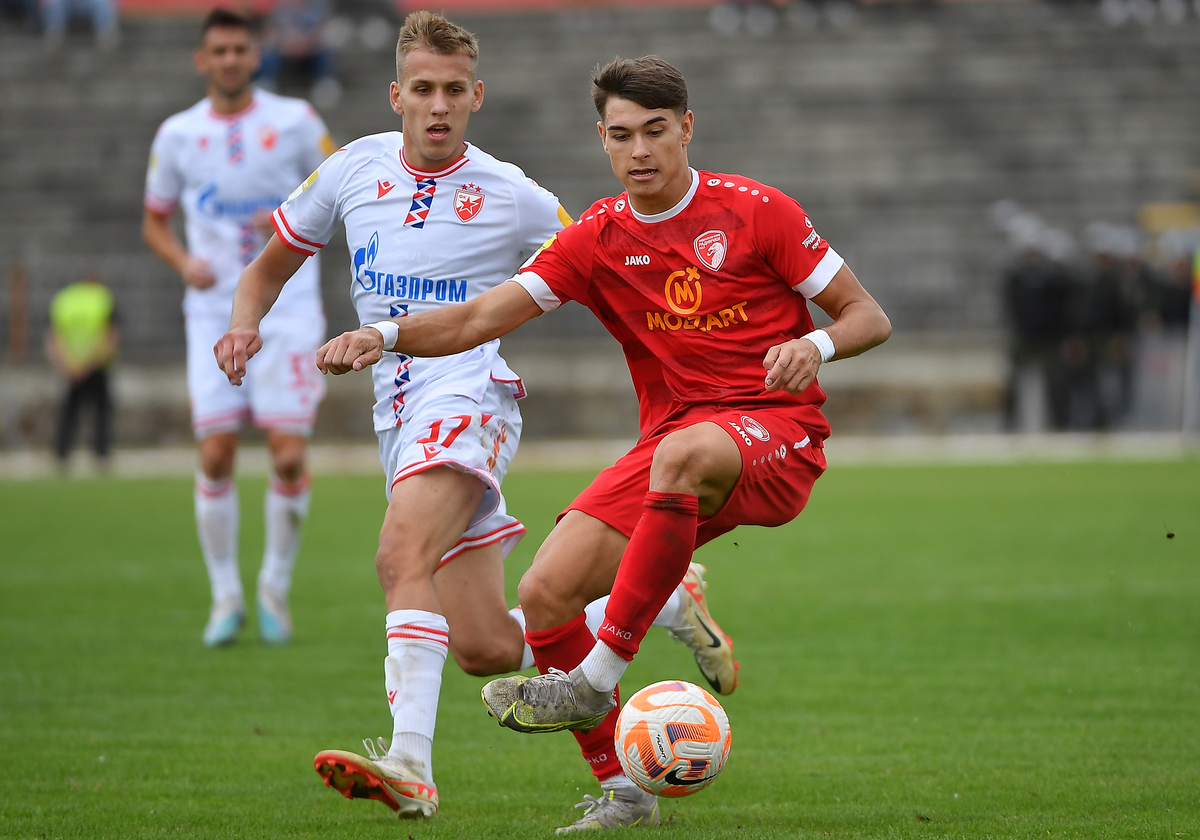 MATIJA GLUSCEVIC fudbaler Radnickog1923 na utakmici Superlige Prvenstva Srbije protiv VLADIMIR LUCIC iz Crvene zvezde na stadionu Cika Daca, Kragujevac 08.10.2023. godine Foto: MI / MN PRESS FUDBAL, MOZZART SUPERLIGA SRBIJE, PRVENSTVO SRBIJE, RADNICKI 1923 KRAGUJEVAC, CRVENA ZVEZDA