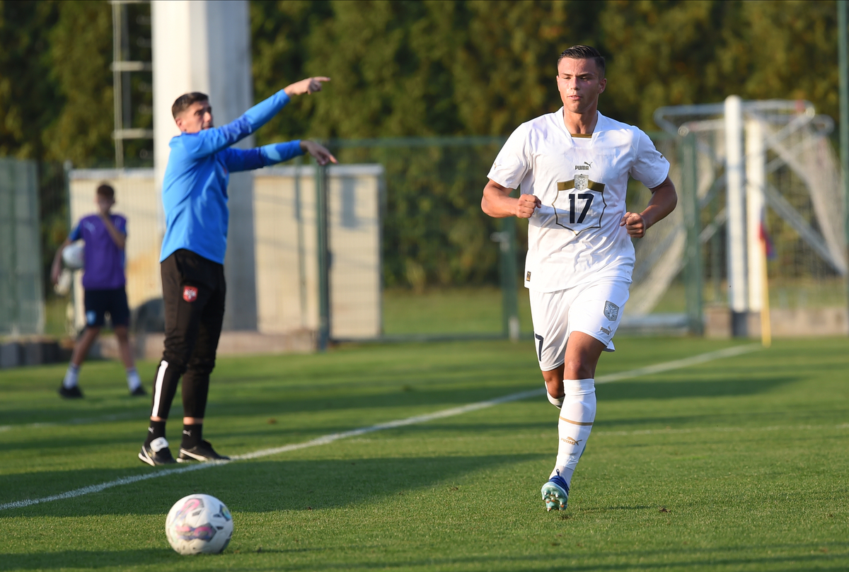 JAN CARLO SIMIC Jan Karlo Simic, mladi fudbaler Srbije U19, na prijateljskoj utakmici protiv Italije, na stadionu SC FSS. Stara Pazova, 14.10.2023. foto: Nebojsa Parausic / MN Press Fudbal, U19, Srbija, Italija