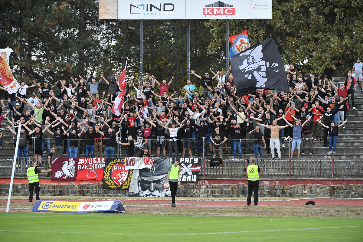 CRVENI DJAVOLI navijaci fudbalera Radnickog Kragujevac na utakmici Superlige Prvenstva Srbije protiv Partizana na stadionu Cika Daca, Kragujevac 25.10.2023. godine Foto: Marko Metlas Fudbal, Partizan, Superliga Prvenstvo Srbije, Radnicki Kragujevac