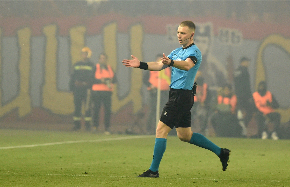 PAVLE ILIC sudija, na prvenstvenoj utakmici Crvena zvezda - Partizan, na stadionu Rajko Mitic. Beograd, 20.04.2024. foto: Nebojsa Parausic Fudbal, 173. Derbi, Crvena zvezda, Partizan