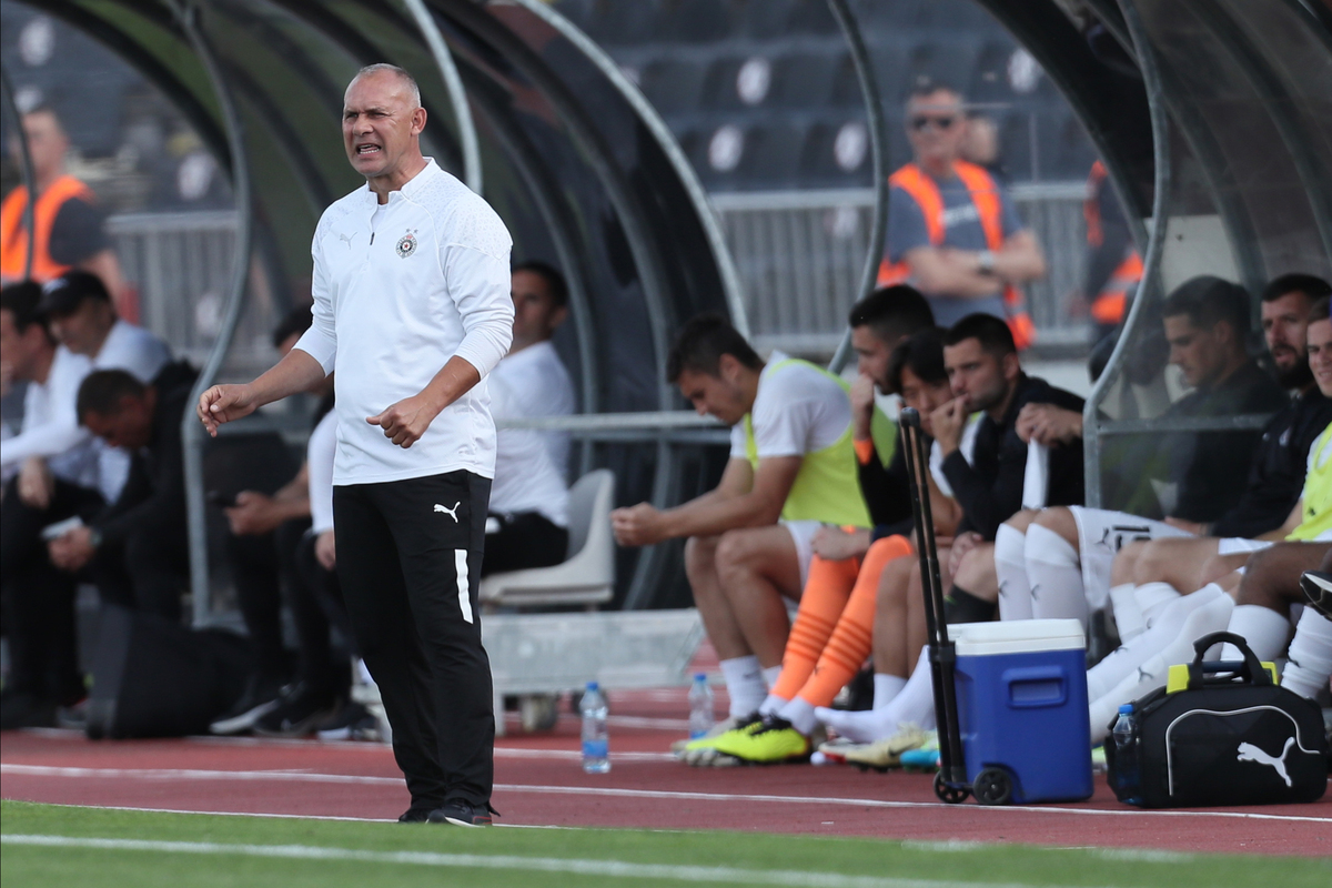ALBERT NADJ trener fudbalera Partizana na utakmici Superlige Prvenstva Srbije protiv Mladosti Lucani na stadionu Partizana, Beograd 12.05.2024. godine Foto: Marko Metlas Fudbal, Partizan, Superliga Prvenstvo Srbije, Mladost Lucani