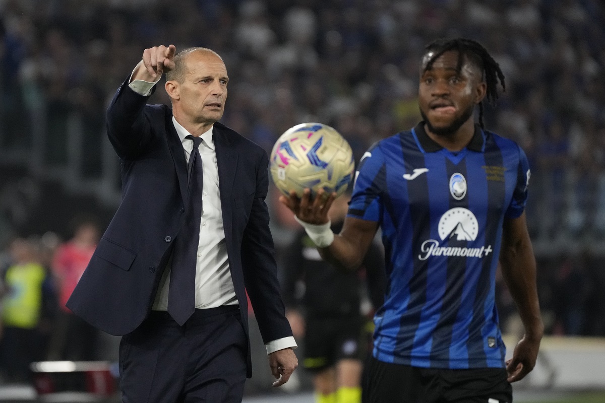 Juventus' head coach Massimiliano Allegri gives directions to his players during the Italian Cup final soccer match between Atalanta and Juventus at Rome's Olympic Stadium, Wednesday, May 15, 2024. (AP Photo/Gregorio Borgia)