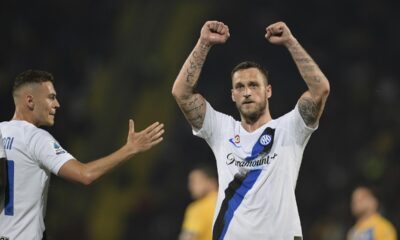 Inter Milan's Marko Arnautovic celebrates scoring during the Serie A soccer match between Frosinone and Inter at the Frosinone Benito Stirpe stadium, Italy, Friday May 10, 2024. (Alfredo Falcone/LaPresse via AP)