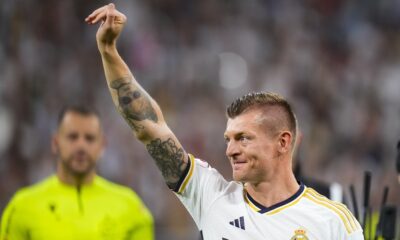 Real Madrid's Toni Kroos gestures ahead the Spanish La Liga soccer match between Real Madrid and Betis at the Santiago Bernabeu stadium in Madrid, Spain, Saturday, May 25, 2024. (AP Photo/Manu Fernandez)