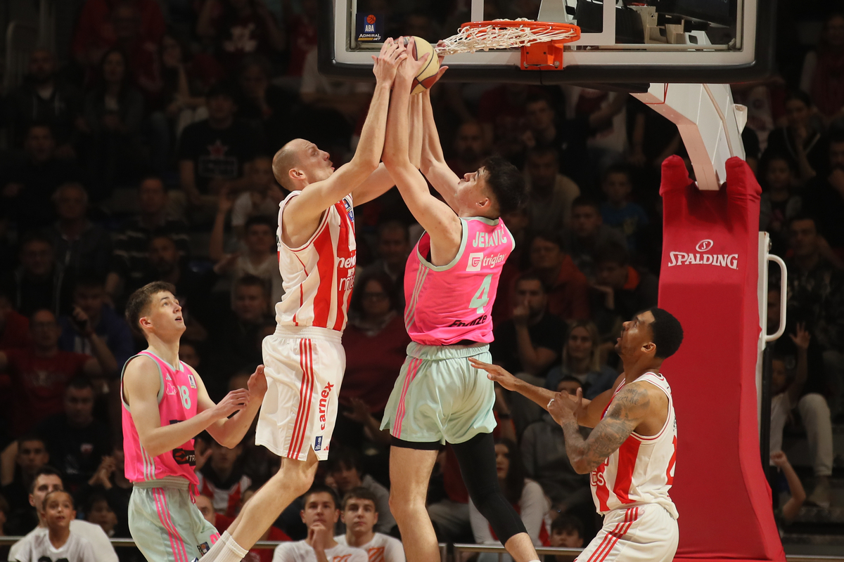 kosarkas Crvene Zvezde na utakmici polufinala plejofa ABA lige protiv Mege hali Aleksandar Nikolic, Beograd 03.05.2024. godine Foto: Ivica Veselinov / MN PRESS KOSARKA, BASKETBALL, ABA LIGA, ABA LEAGUE, CRVENA ZVEZDA, MEGA MIS