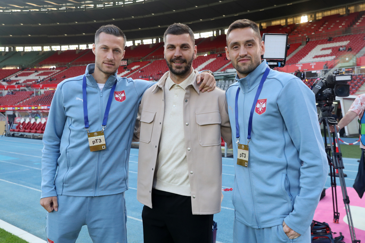Aleksandar Dragović i fudbaleri reprezentacije Srbije na prijateljskoj utakmici protiv Austrije na stadionu Ernst Hapel, Bec 04.06.2024. godine Foto: Marko Metlas Fudbal, Srbija, Austrija, Prijateljska utakmica