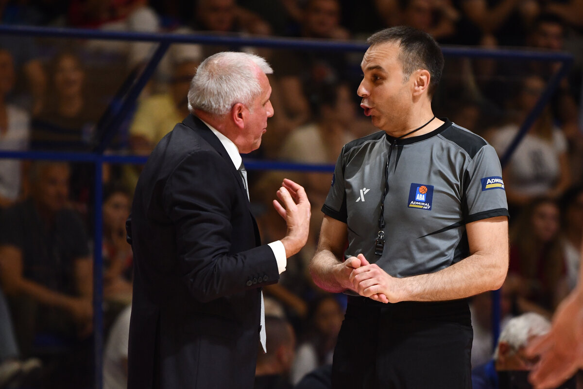 ZELIMIR OBRADOVIC ZELJKO trener i UROS OBRKNEZEVIC sudija kosarkasi Parizana na utakmici finala Jadranske ABA lige protiv Crvene zvezde u hali Aleksandar Nikolic Pionir, Beograd 27.05.2022. godine Foto: DS / MN PRESS Kosarka, Crvena zvezda, Jadranska ABA liga, Partizan