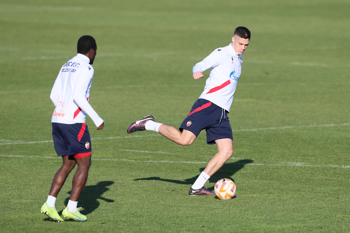 STEFAN LEKOVIC fudbaler Crvene zvezde na treningu na stadionu Rajka Mitica, Beograd, 04.01.2023. godine Foto: Marko Metlas Fudbal, Crvena zvezda, Trening