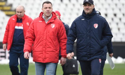 MARKO DIMITRIJEVIC, sekretar, i DEJAN JOKSIMOVIC, trener fudbalera Radnickog iz Kragujevca, na prvenstvenoj utakmici protiv Partizana, na stadionu JNA. Beograd, 27.02.2023. foto: Nebojsa Parausic Fudbal, Partizan, Radnicki 1923