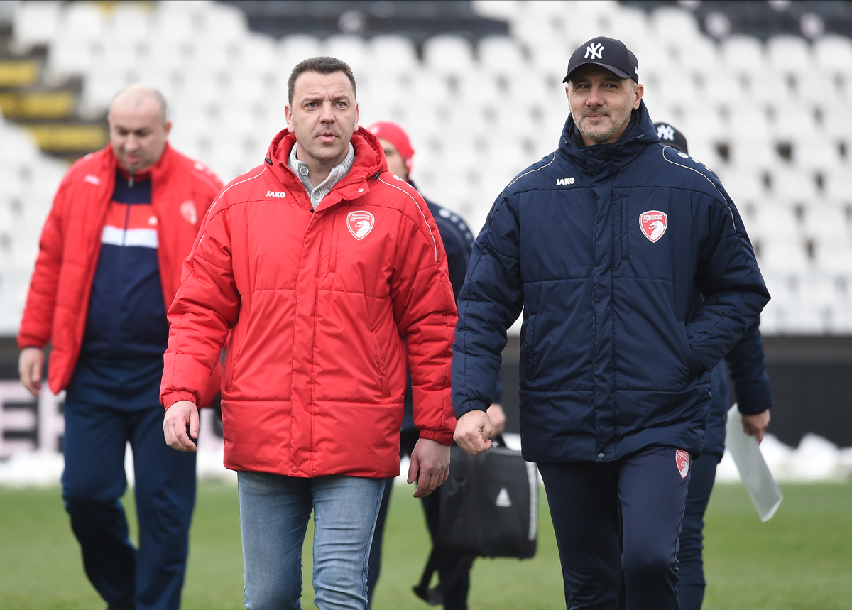 MARKO DIMITRIJEVIC, sekretar, i DEJAN JOKSIMOVIC, trener fudbalera Radnickog iz Kragujevca, na prvenstvenoj utakmici protiv Partizana, na stadionu JNA. Beograd, 27.02.2023. foto: Nebojsa Parausic Fudbal, Partizan, Radnicki 1923