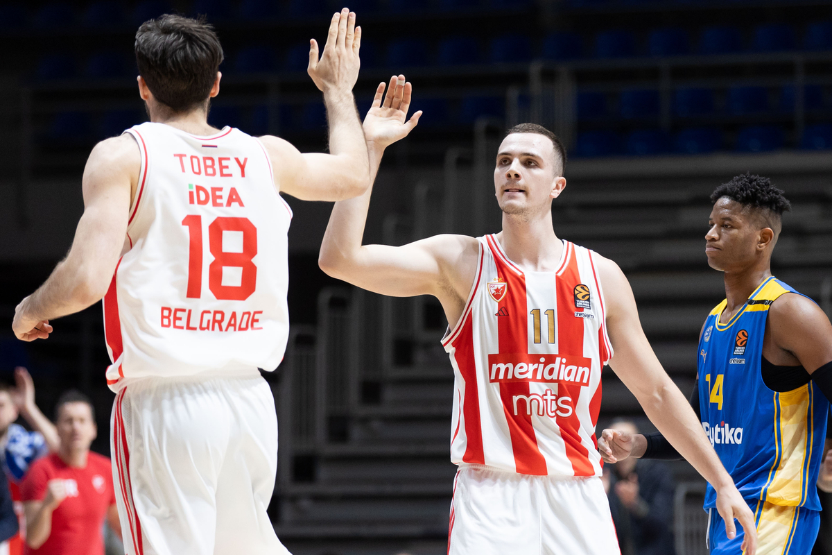 MARKO SIMONOVIC, MIKE TOBEY Majk Tobi kosarkasi Crvene zvezde na utakmici Evrolige protiv Makabija iz Tel Aviva u hali Aleksandar Nikolic, Beograd 21.12.2023. godine Foto: Djordje Kostic Kosarka, Crvena zvezda, Evroliga, Makabi Tel Aviv