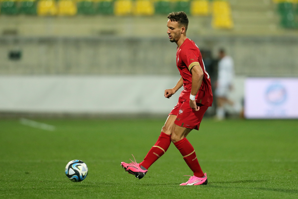 STRAHINJA ERAKOVIC fudbaler reprezentacije Srbije na prijateljskoj utakmici protiv Kipra na stadionu AEK arena, Larnaka 25.03.2024. godine Foto: Marko Metlas Fudbal, Srbija, Prijateljska utakmica, Kipar