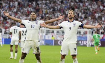 England's Jude Bellingham, left, celebrates his goal with Harry Kane during a round of sixteen match between England and Slovakia at the Euro 2024 soccer tournament in Gelsenkirchen, Germany, Sunday, June 30, 2024. (AP Photo/Matthias Schrader)