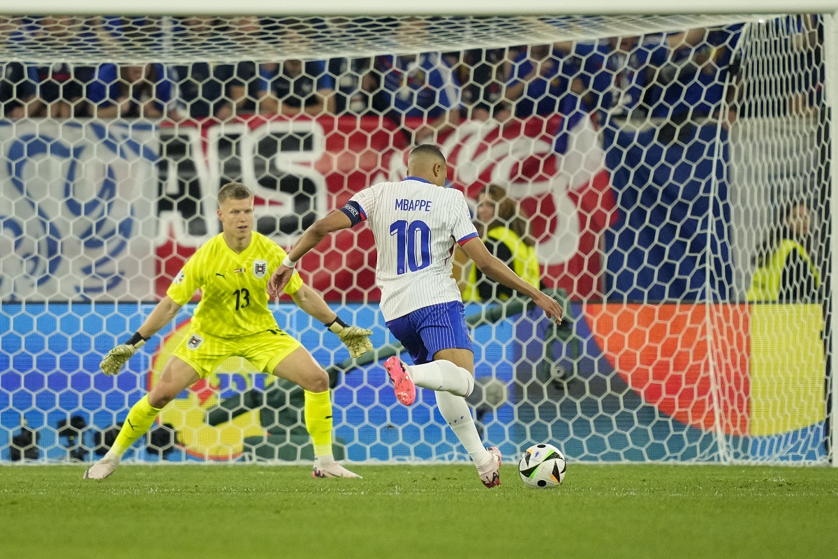 Kylian Mbappe of France fails to score during a Group D match between Austria and France at the Euro 2024 soccer tournament in Duesseldorf, Germany, Monday, June 17, 2024. (AP Photo/Andreea Alexandru)