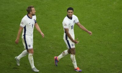 England's Jude Bellingham, right, reacts next to England's Harry Kane after scoring his side's opening goal during a round of sixteen match between England and Slovakia at the Euro 2024 soccer tournament in Gelsenkirchen, Germany, Sunday, June 30, 2024. (AP Photo/Ebrahim Noroozi)