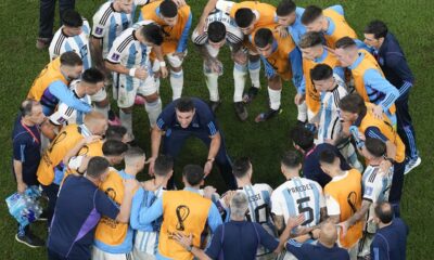 FILE - Argentina's head coach Lionel Scaloni motivates his players in extra time of the World Cup final soccer match between Argentina and France at the Lusail Stadium in Lusail, Qatar, Sunday, Dec. 18, 2022. The penalty shootout is a tense battle of wills over 12 yards (11 meters) that has increasingly become a huge part of soccer and an unavoidable feature of the knockout stage in the biggest competitions. (AP Photo/Thanassis Stavrakis, File)