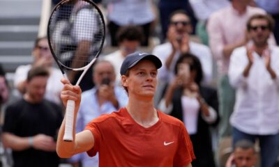 Italy's Jannik Sinner celebrates as he won the quarterfinal match of the French Open tennis tournament against Bulgaria's Grigor Dimitrov at the Roland Garros stadium in Paris, Tuesday, June 4, 2024. (AP Photo/Thibault Camus)