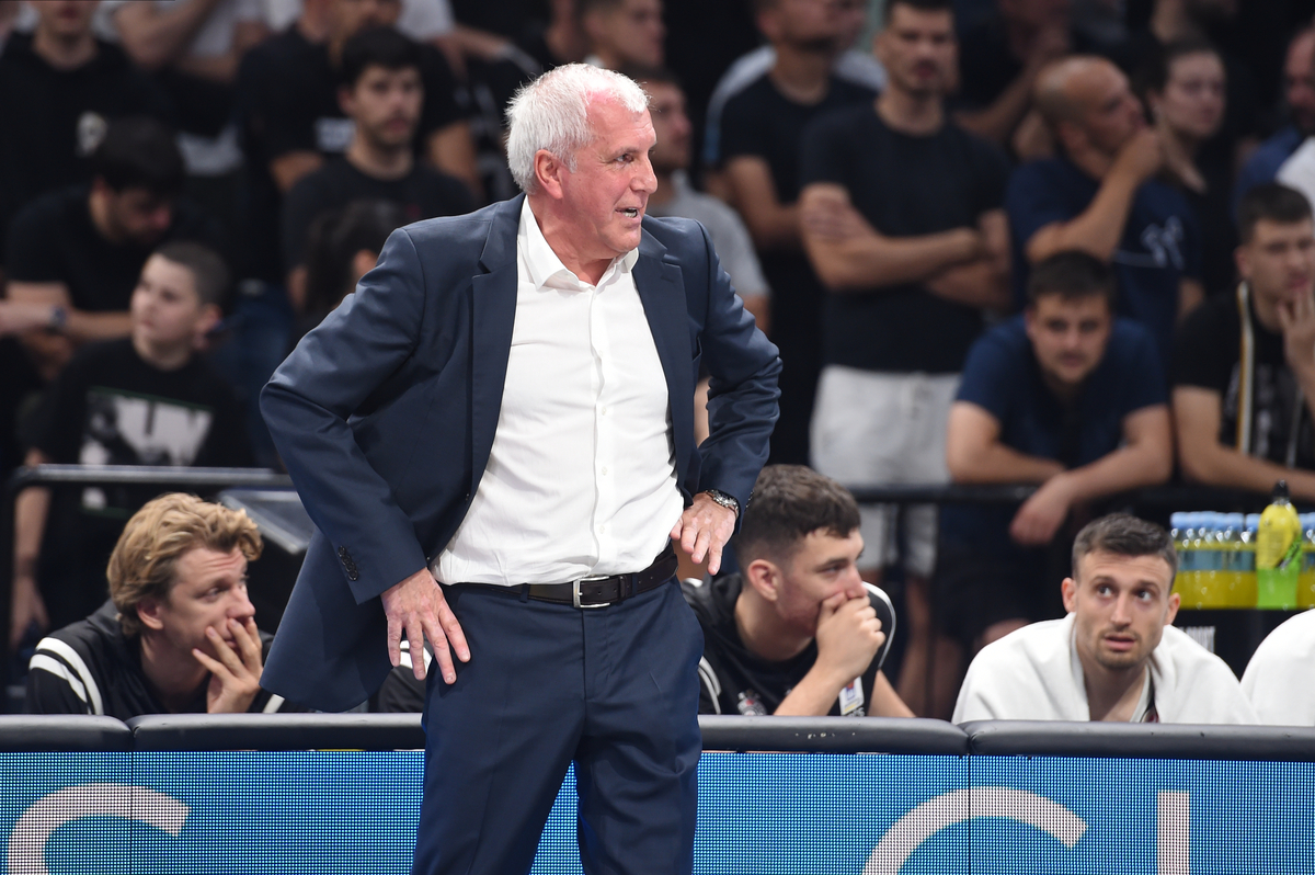 Trener Partizana na utakmici finala plejofa Kosarkaske Superlige Srbije protiv Crvene Zvezde u hali Beogradska Arena, Beograd 05.06.2024. godine Foto: Ivica Veselinov / MN PRESS KOSARKA, BASKETBALL, KLS, SUPERLIGA, PRVENSTVO SRBIJE, NATIONAL CHAMPIONSHIP, PARTIZAN, CRVENA ZVEZDA