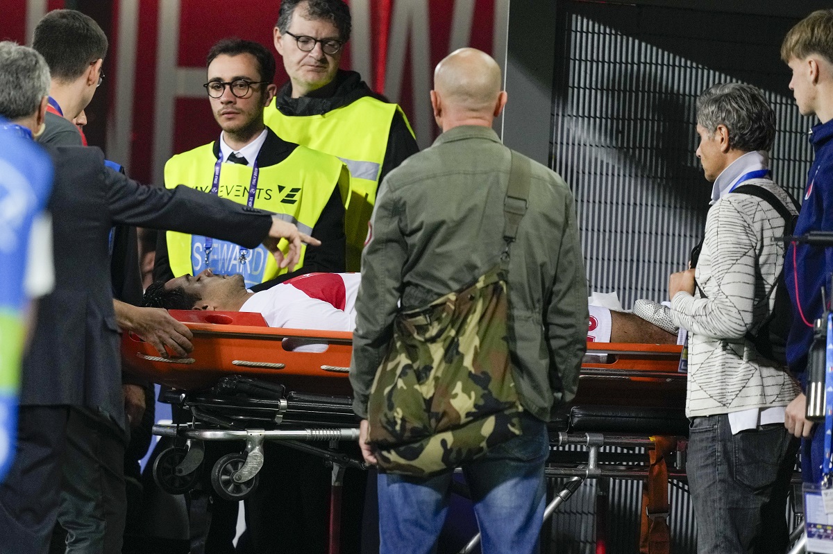 Turkey's Ozan Kabak is carried injured out of the pitch by medical staff during the international friendly soccer match between Italy and Turkey at the Renato Dall'Ara stadium in Bologna, Italy, Tuesday, June 4, 2024. (AP Photo/Antonio Calanni)