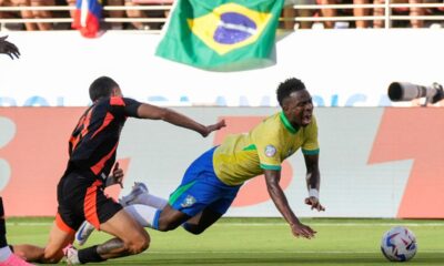 Brazil's Vinicius Junior falls as he is tackled by Colombia's Daniel Munoz during a Copa America Group D soccer match in Santa Clara, Calif., Tuesday, July 2, 2024. (AP Photo/Tony Avelar)