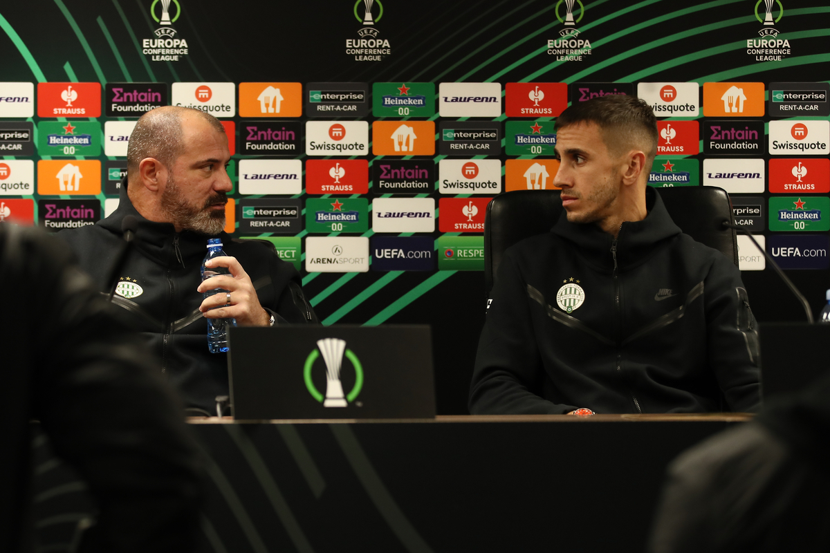 DEJAN STANKOVIC trener i ALEKSANDAR PESIC fudbaler Ferencvarosa na konferenciji za medije pred utakmicu UEFA Lige Konferencija protiv Cukarickog na stadionu Dubocice, Leskovac 29.11.2023. godine Foto: Ivica Veselinov / MN PRESS FUDBAL, FOOTBALL, UEFA CONFERENCE LEAGUE, LIGA KONFERENCIJA, FK CUKARICKI, FC FERENCVAROS