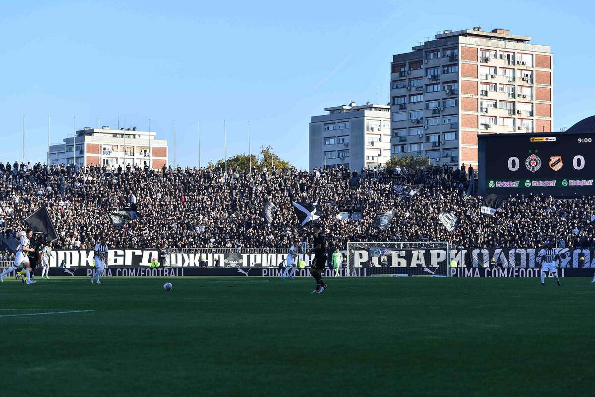 Navijači Partizana na utakmici Superlige prvenstva Srbije protiv Cukarickog na stadionu Partizana, Beograd 26.10.2024. godine Foto: Marko Metlas Fudbal, Partizan, Superliga Prvenstvo Srbije, Cukaricki