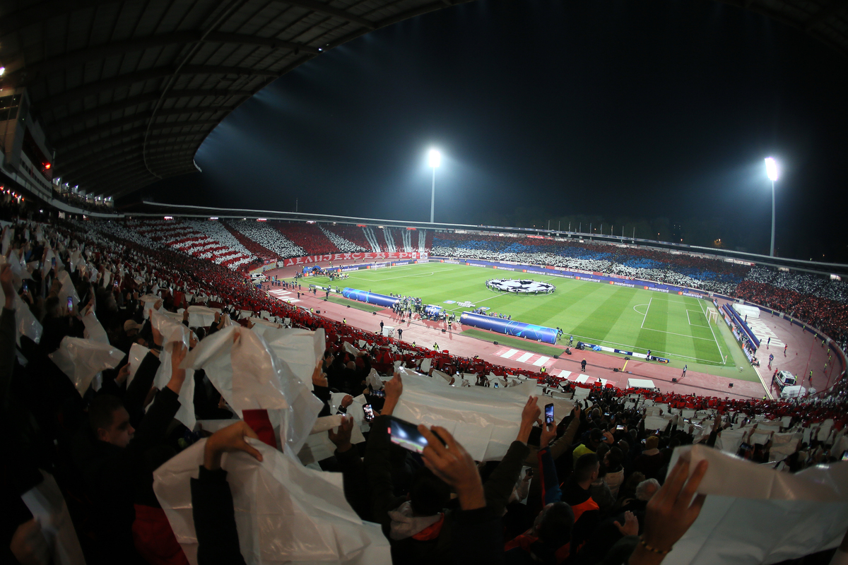 Navijači Crvene zvezde na utakmici UEFA Lige sampiona protiv Barselone na stadionu Rajko Mitic, Beograd 06.11.2024. godine Foto: Ivica Veselinov / MN PRESS FUDBAL, FOOTBALL, UEFA CHAMPIONS LEAGUE, LIGA SAMPIONA, CRVENA ZVEZDA, RED STAR, BARCELONA, BARSELONA