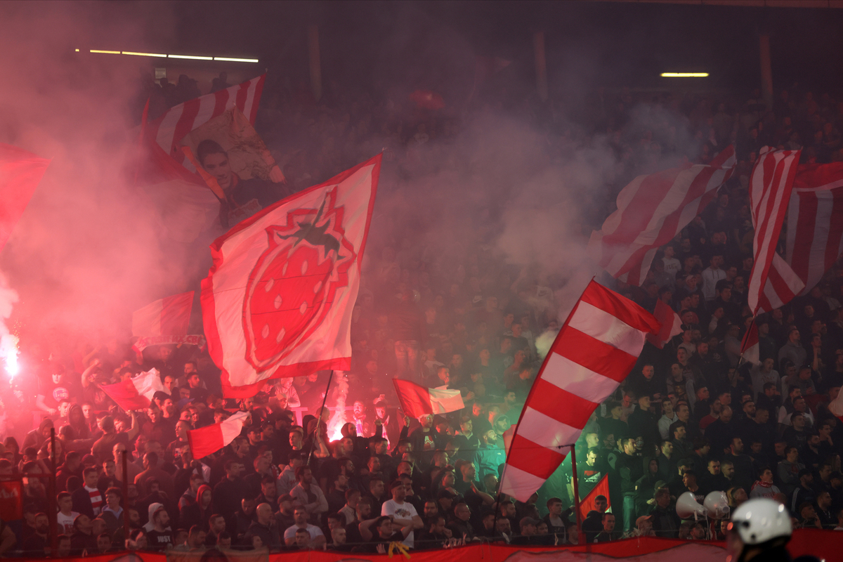 DELIJE navijaci fudbalera Crvene zvezde na utakmici Superlige Prvenstva Srbije protiv Partizana na stadionu Rajka Mitica, Beograd, 20.04.2024. godine Foto: Marko Metlas Fudbal, Crvena zvezda, Superliga Prvenstvo Srbije, Partizan