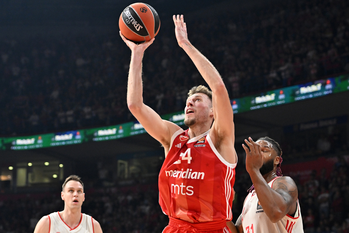 kosarkas Crvene zvezde na utakmici Evrolige protiv Bajerna u hali Beogradska arena, Beograd 29.11.2024. godine Foto: Marko Metlas Kosarka, Crvena zvezda, Evroliga, Bajern Minhen, Bajern