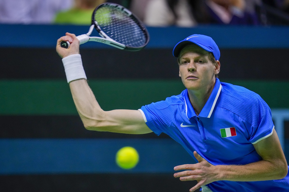 Italy's Jannik Sinner returns the ball to Netherlands' Tallon Griekspoor during the Davis Cup final tennis match between Netherlands and Italy at the Martin Carpena Sports Hall in Malaga, southern Spain, Sunday, Nov. 24, 2024. (AP Photo/Manu Fernandez)