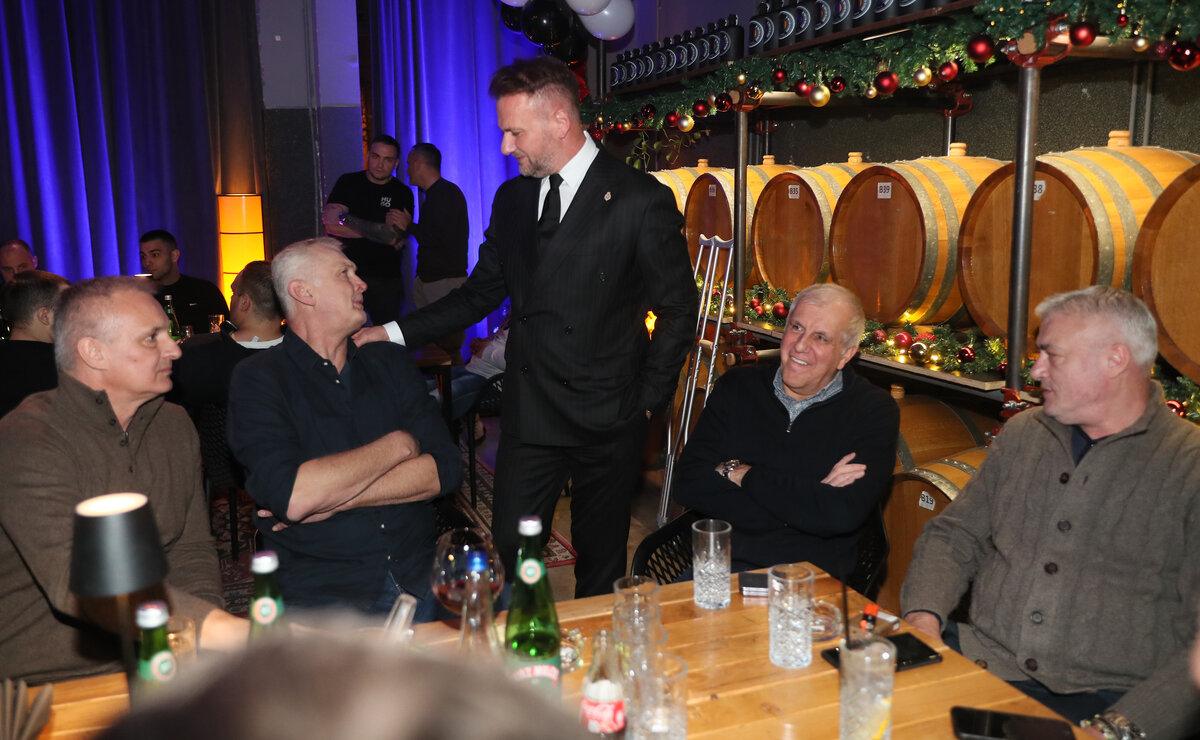 KOKTEL kosarkasa Parizana destilerija Barel haus, Beograd 25.12.2024. godine Foto: M N PRESS Kosarka, Partizan, Novogodisnji koktel