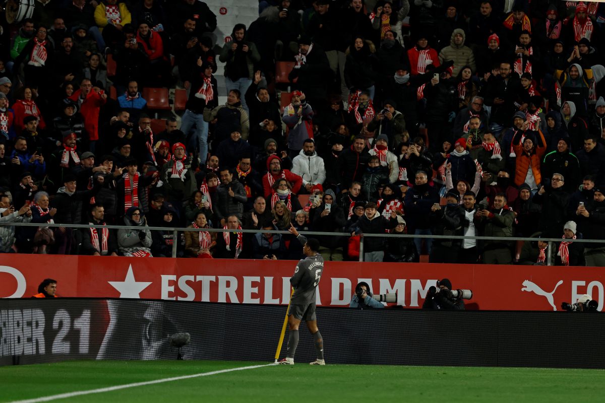 Real Madrid's Jude Bellingham celebrates in front of Girona supporters after scoring the opening goal during a Spanish La Liga soccer match between Girona and Real Madrid at the Montilivi stadium in Girona, Spain, Saturday, Dec. 7, 2024. (AP Photo/Joan Monfort)