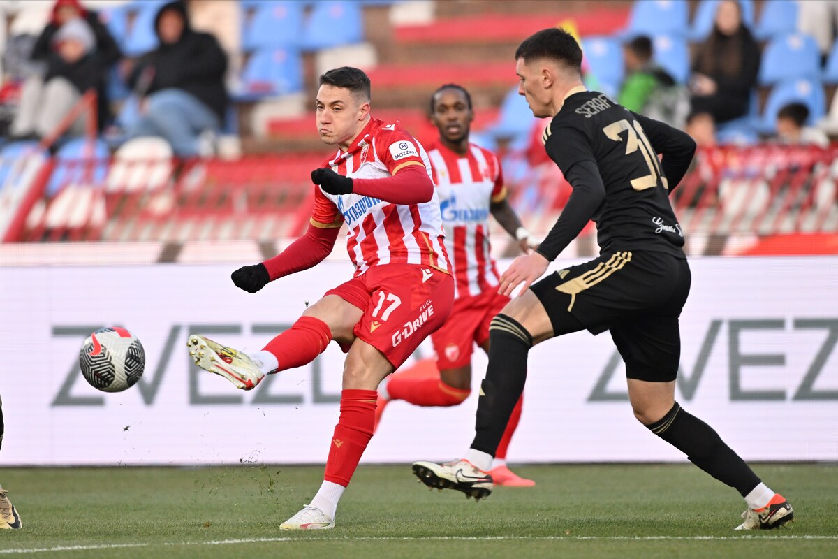 fudbaler Crvene zvezde na utakmici Superlige Prvenstva Srbije protiv Cukarickog na stadionu Rajka Mitica, Beograd, 22.12.2024. godine Foto: Marko Metlas Fudbal, Crvena zvezda, Superliga Prvenstvo Srbije, Cukaricki