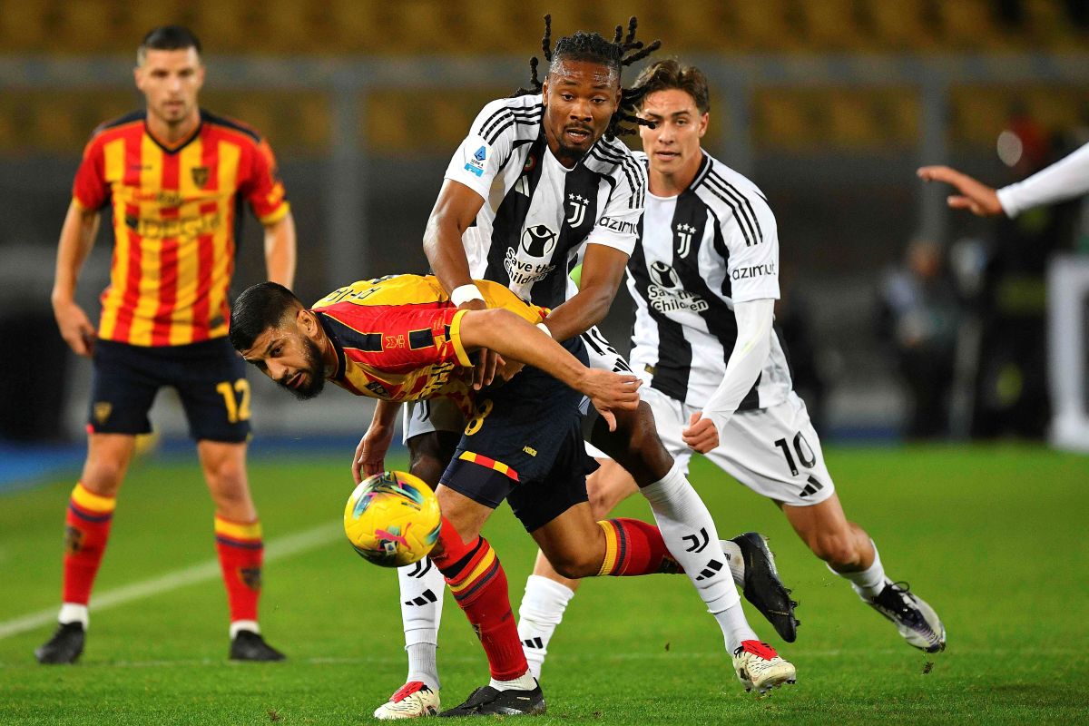 Lecce's inside midfield Hamza Rafia and Juventus's midfielder Khéphren Thuram in action during the Serie A soccer match between US Lecce and Juventus FC at the Via del Mare Stadium in Lecce, Italy, Sunday, Dec. 1, 2024. (Giovanni Evangelista/LaPresse via AP)
