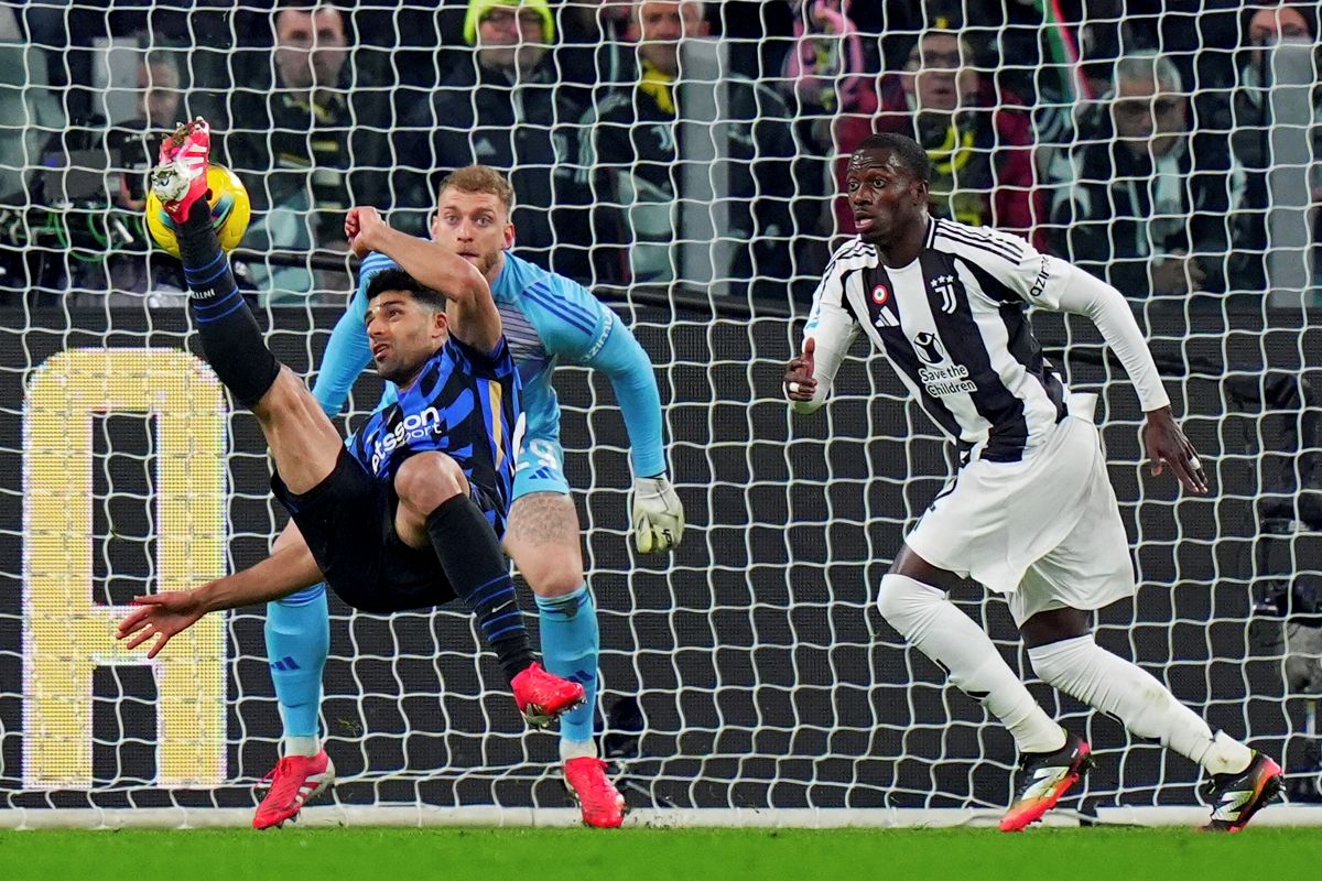Inter Milan's Mehdi Taremi plays the ball during the Italian Serie A soccer match between Juventus and Inter Milan at the Juventus Stadium in Turin, Italy, Sunday, Feb. 16, 2025. (Spada/LaPresse via AP)