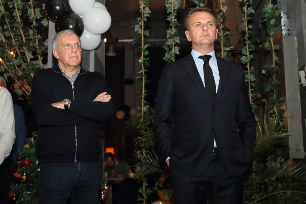 ZELIMIR OBRADOVIC ZELJKO trener i OSTOJA MIJAILOVIC predsednik kosarkasa Partizana promocija kalendara i Novogodinji koktel u Urban destileriji, Beograd 29.12.2021. godine Foto: Marko Metlas Kosarka, Partizan, Kalendar, Koktel