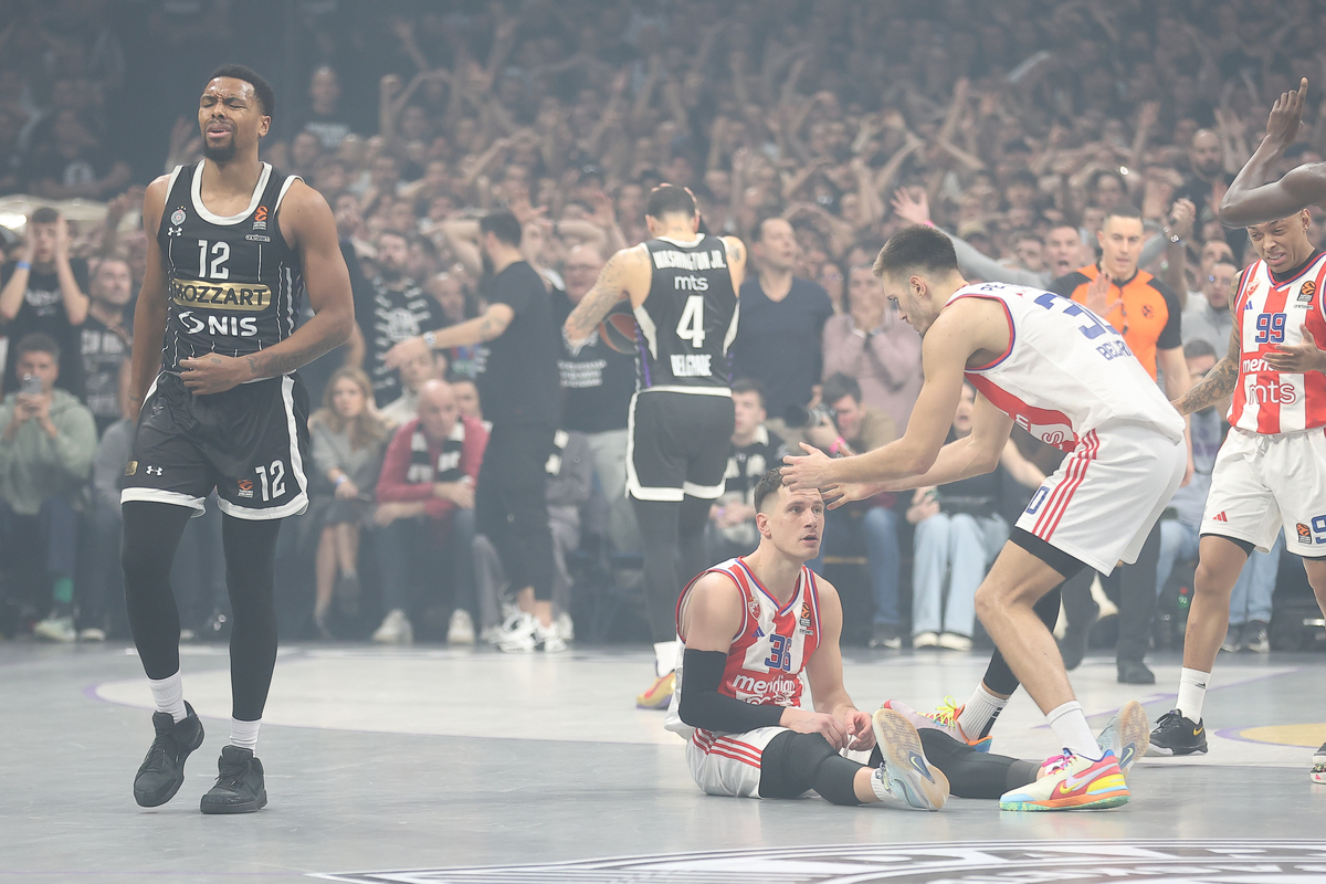 NEMANJA NEDOVIC i FILIP PETRUSEV kosarkas Crvene Zvezde na utakmici Evrolige protiv Partizana u hali Beogradska Arena, Beograd 31.01.2025. godine Foto: Ivica Veselinov / MN PRESS KOSARKA, BASKETBALL, EVROLIGA, EUROLEAGUE, PARTIZAN, CRVENA ZVEZDA