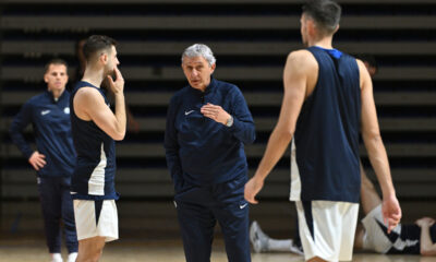 MIHAILO PETROVIC i SVETISLAV PESIC selektor i trener kosarkasa reprezentacije Srbije na treningu pred utakmicu kvalifikacija za FIBA Evropsko prvenstvo 2025 u hali Aleksandar Nikolic Pionir, Beograd 18.02.2025. godine Foto: Marko Metlas Kosarka, Srbija, Kvalifikacije za Evropsko prvenstvo 2025