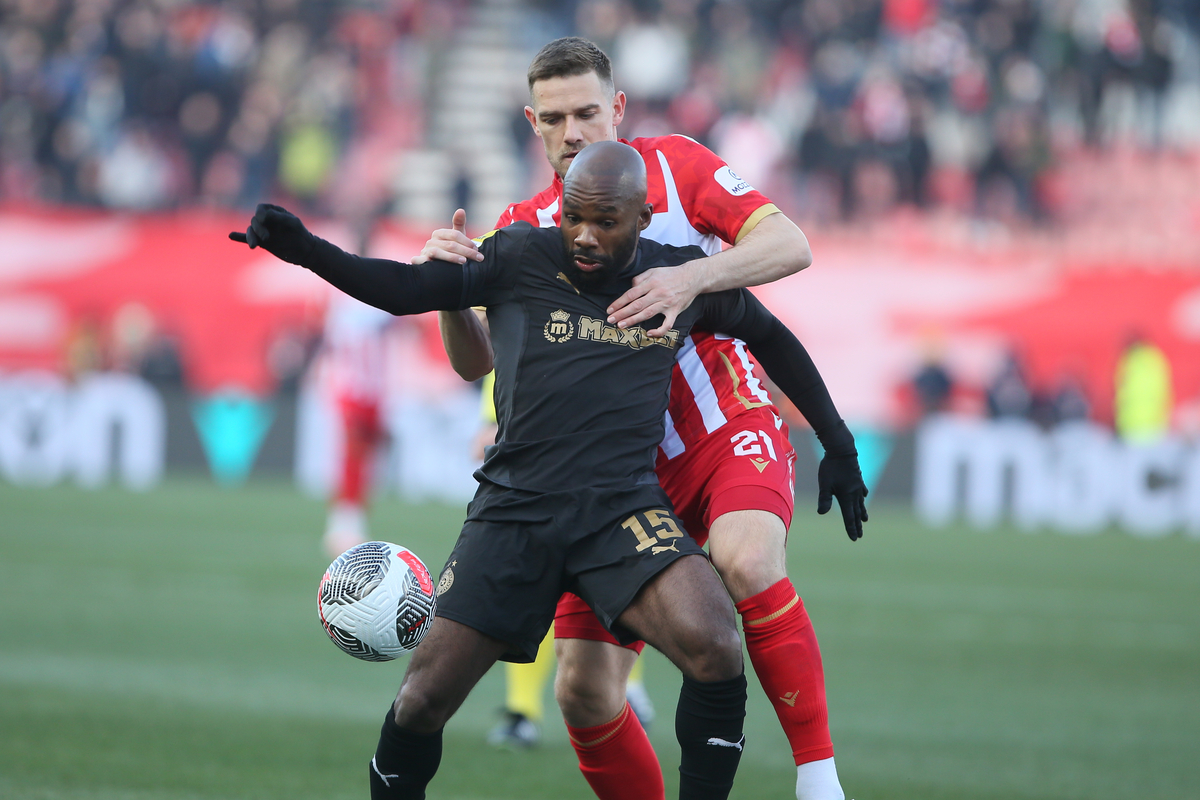 fudbaler Crvene Zvezde na utakmici Mocart Superlige protiv Partizana na stadionu Rajko Mitic, Beograd 22.02.2025. godine Foto: Ivica Veselinov / MN PRESS FUDBAL, FOOTBALL, MOZZART SUPERLIGA, CRVENA ZVEZDA, RED STAR, NATIONAL CHAMPIONSHIP, PRVENSTVO SRBIJE, PARTIZAN, DERBI