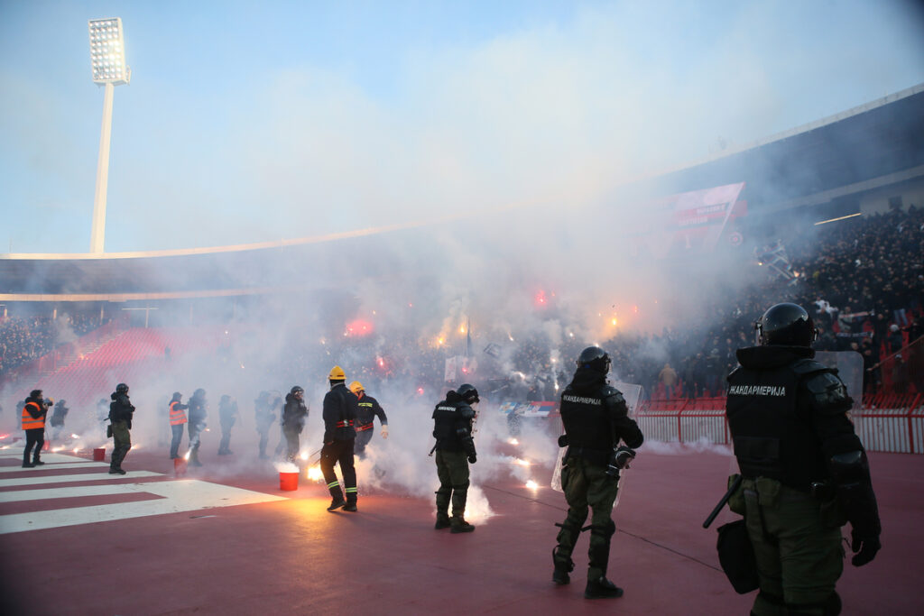 navijači Partizana na utakmici Mocart Superlige protiv Crvene zvezde na stadionu Rajko Mitic, Beograd 22.02.2025. godine Foto: Ivica Veselinov / MN PRESS FUDBAL, FOOTBALL, MOZZART SUPERLIGA, CRVENA ZVEZDA, RED STAR, NATIONAL CHAMPIONSHIP, PRVENSTVO SRBIJE, PARTIZAN, DERBI