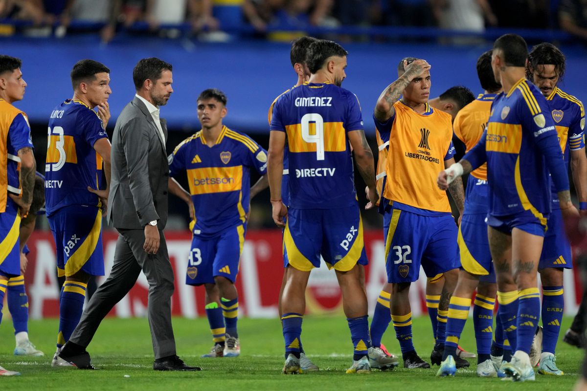 Coach Fernando Gago of Argentina's Boca Juniors, left, and his players react after losing a penalty shootout against Peru's Alianza Lima during a Copa Libertadores soccer match at La Bombonera stadium in Buenos Aires, Argentina, Tuesday, Feb. 25, 2025. (AP Photo/Gustavo Garello)