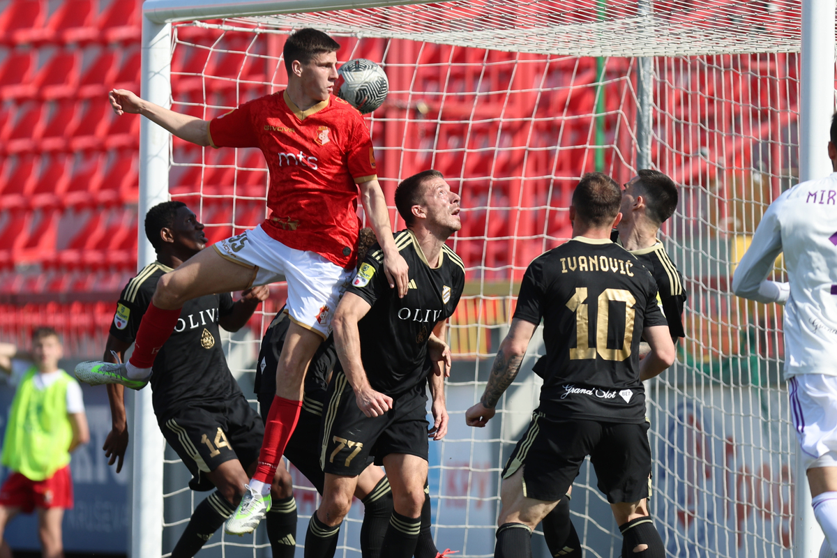 VLADIMIR MILETIC fudbaler Napretka Krusevac na utakmici Superlige Prvenstva Srbije protiv DUSAN JOVANCIC iz Cukarickog na stadionu Mladosti, Krusevac 08.03.2025. godine Foto: MN PRESS Fudbal, Cukaricki, Prvenstvo Srbije, Napredak Krusevac