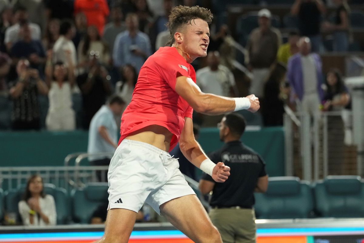 Jakub Mensik of the Czech Republic celebrates after defeating Taylor Fritz during a semifinal match at the Miami Open tennis tournament, Friday, March 28, 2025, in Miami Gardens, Fla. (AP Photo/Marta Lavandier)