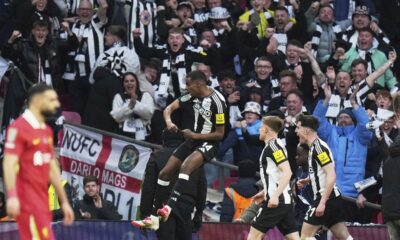 Newcastle's Alexander Isak, centre, celebrates after scoring his side's second goal during the EFL Cup final soccer match between Liverpool and Newcastle at Wembley Stadium in London, Sunday, March 16, 2025. (AP Photo/Alastair Grant)