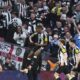 Newcastle's Alexander Isak, centre, celebrates after scoring his side's second goal during the EFL Cup final soccer match between Liverpool and Newcastle at Wembley Stadium in London, Sunday, March 16, 2025. (AP Photo/Alastair Grant)