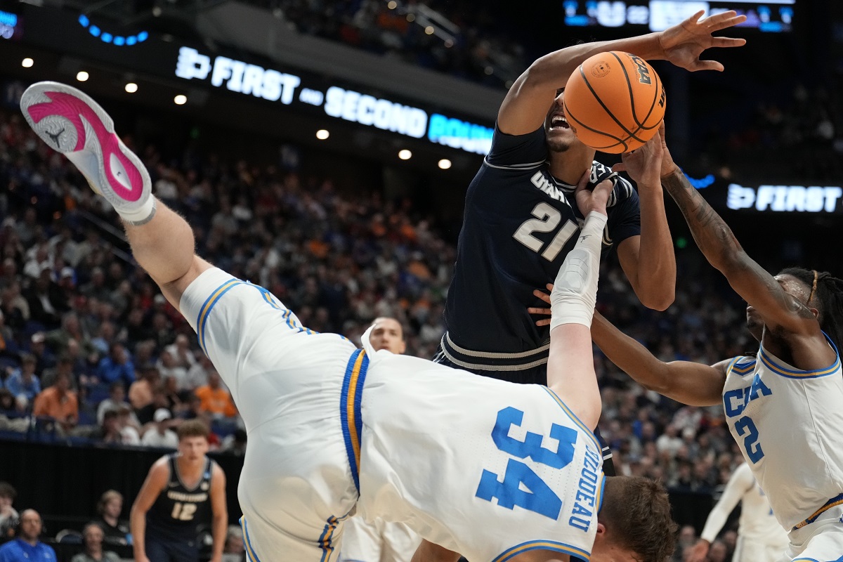 UCLA forward Tyler Bilodeau (34) collides with Utah State center Aubin Gateretse (21) during the first half in the first round of the NCAA college basketball tournament, Thursday, March 20, 2025, in Lexington, Ky. (AP Photo/Brynn Anderson)