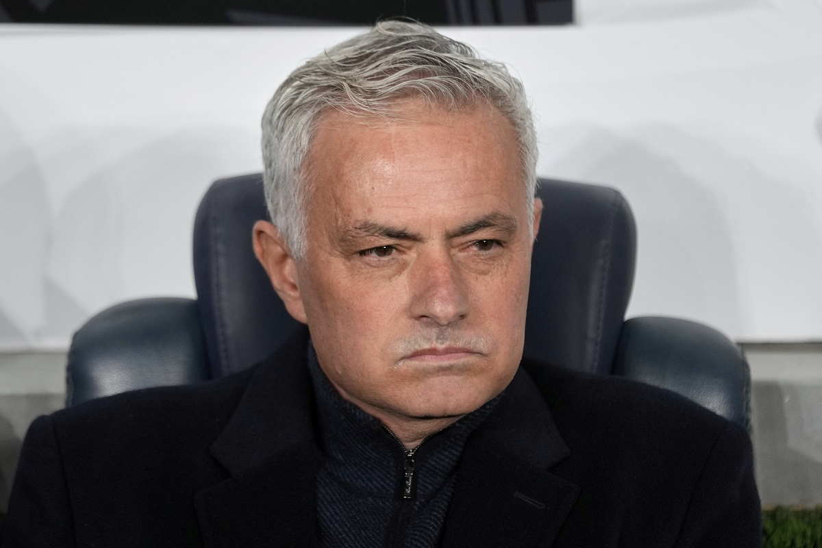 Fenerbahce's head coach Jose Mourinho gestures prior to the Europa League round of 16 first leg soccer match between Fenerbahce and Rangers at Sukru Saracoglu stadium in Istanbul, Turkey, Thursday, March 6, 2025. (AP Photo/Khalil Hamra)
